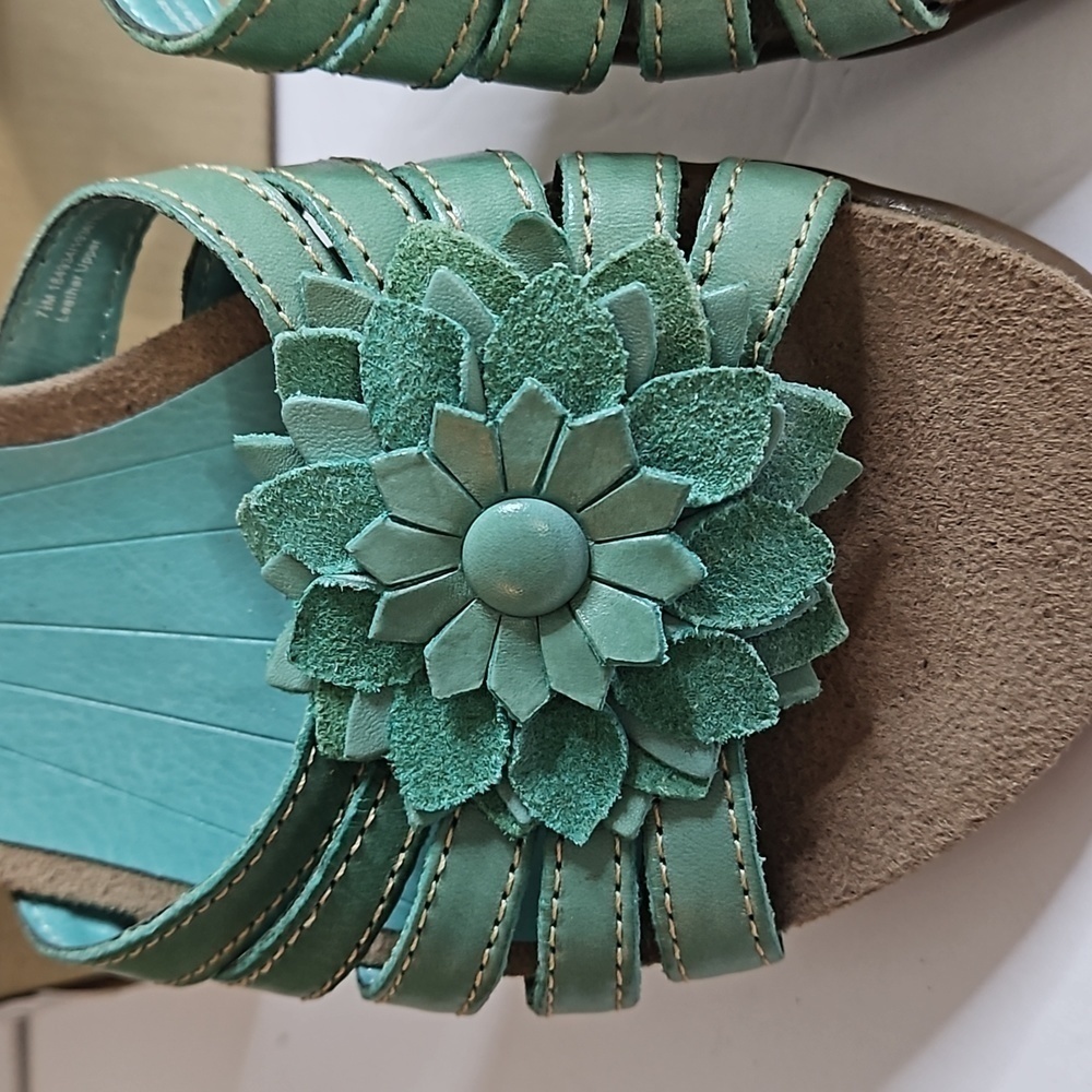 Array Maui Slide With Flower Sz 7.5m Turquoise Nib - image 3